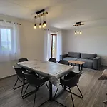 Apartament Manda *