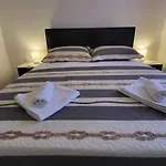 Apartament Manda *