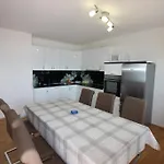 Apartament Manda *