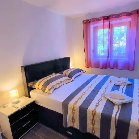 Manda Apartment *