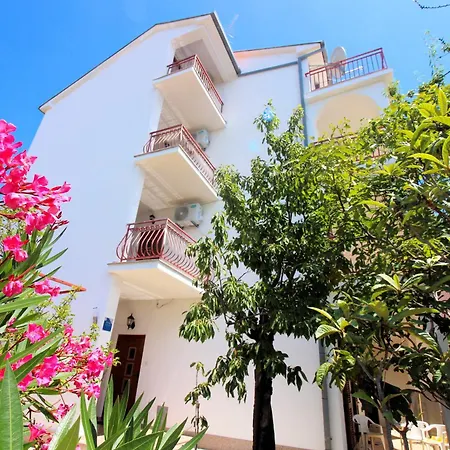 Manda Apartment *