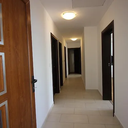Apartment Manda *